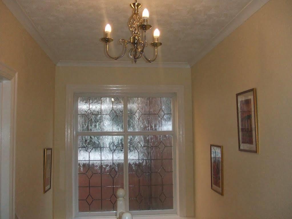Blueshutters Hotel Пул Екстериор снимка
