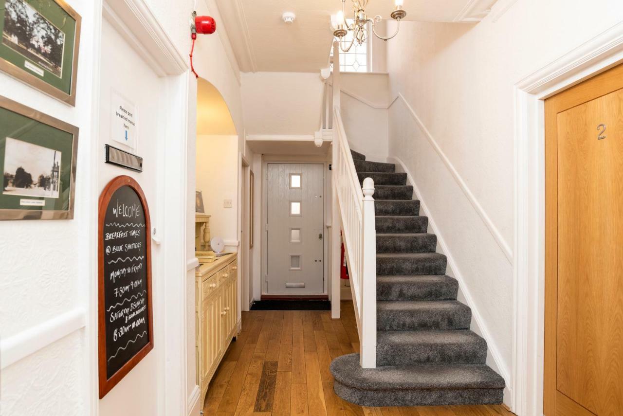 Blueshutters Hotel Пул Екстериор снимка